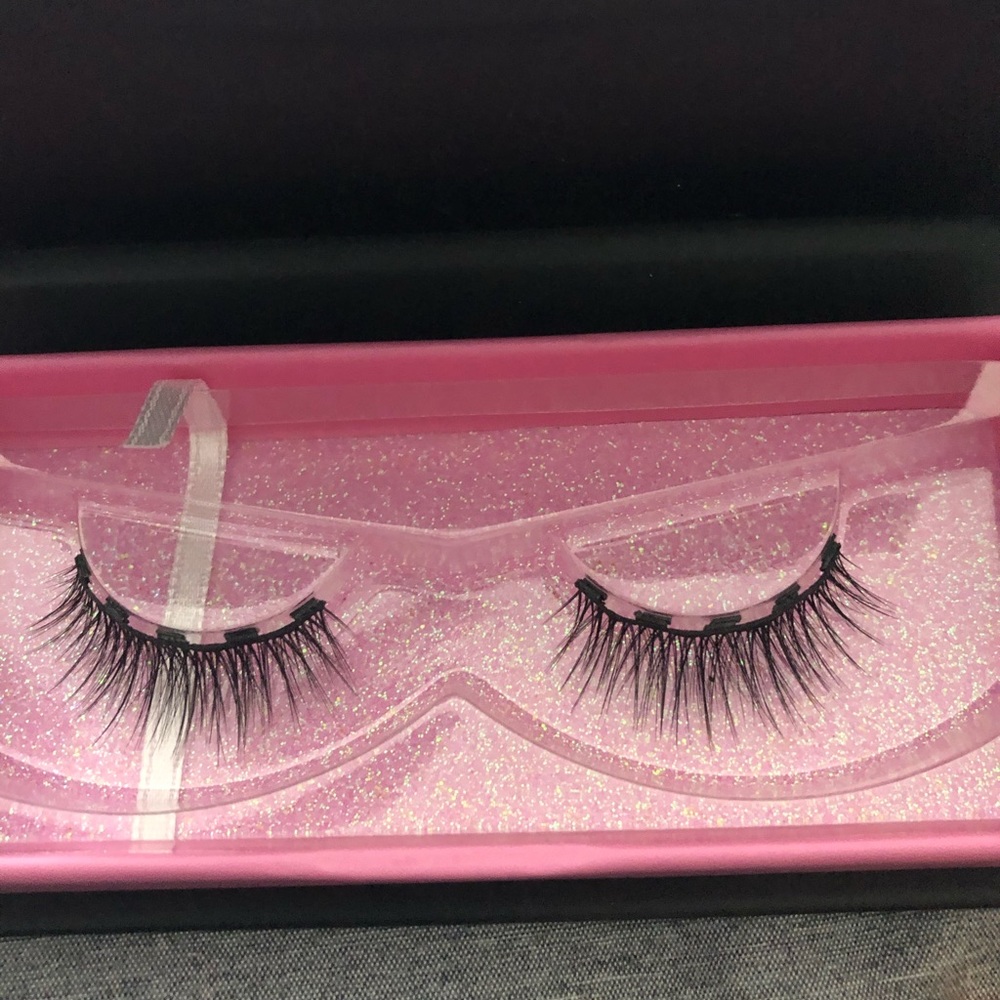 Lashes - Picture 4 of 4